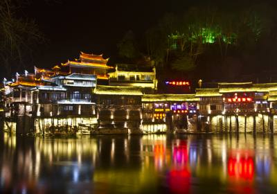 夜游鳳凰古城，感受別樣的古城美